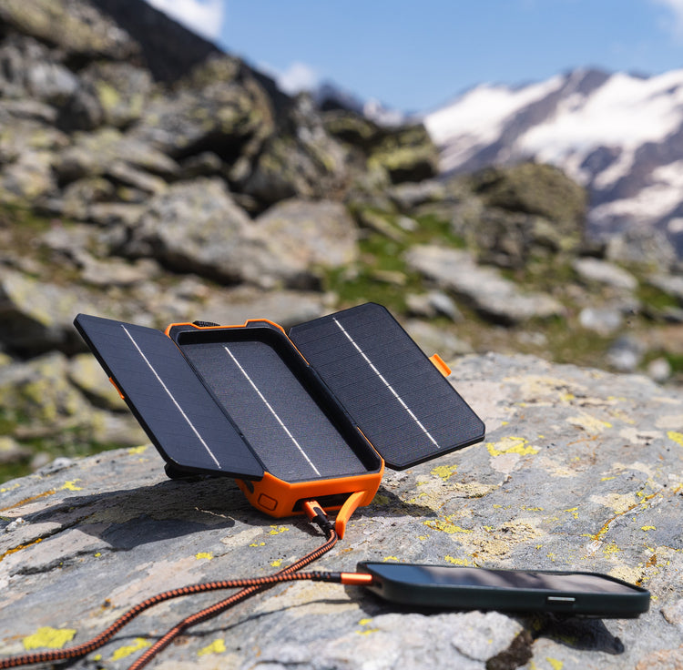 エクストーム IP65準拠防水防塵耐衝撃 ポータブルソーラーモバイルバッテリー 10,000mAh