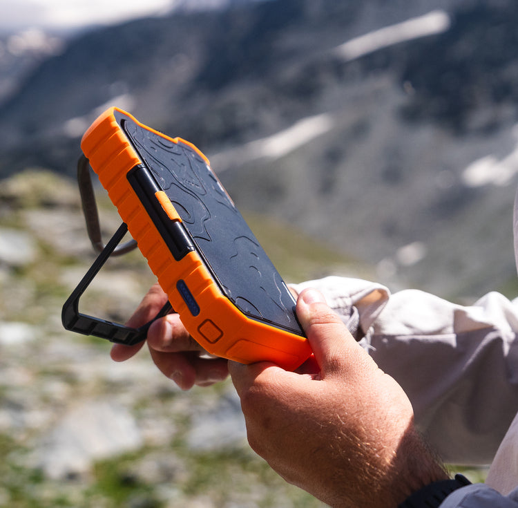 エクストーム IP65準拠防水防塵耐衝撃 ポータブルソーラーモバイルバッテリー 10,000mAh